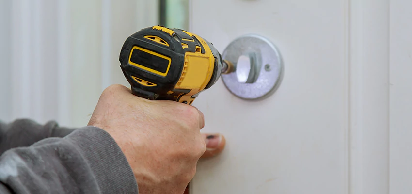 Street Locksmith For Smart Lock Repair in Elgin, IL